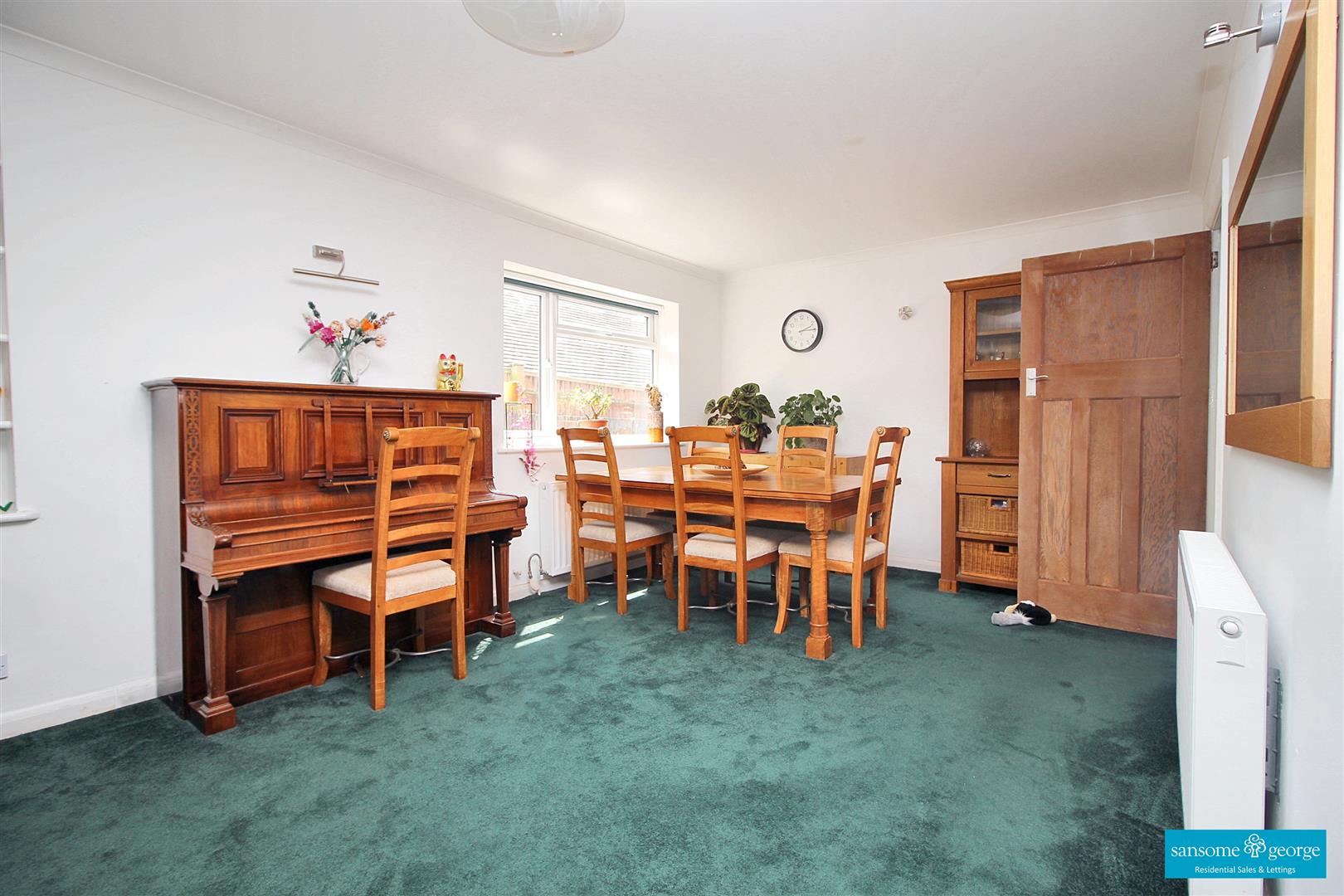 4 bed property in Circuit Lane, Reading